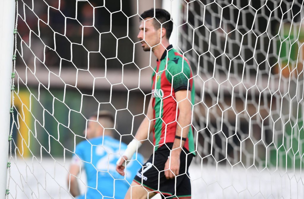 Furlan deluso dentro la porta