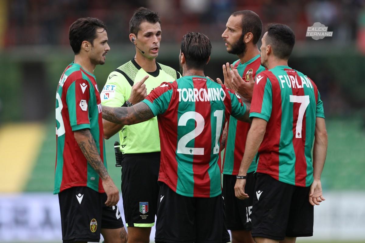 La Ternana protesta con l'arbitro