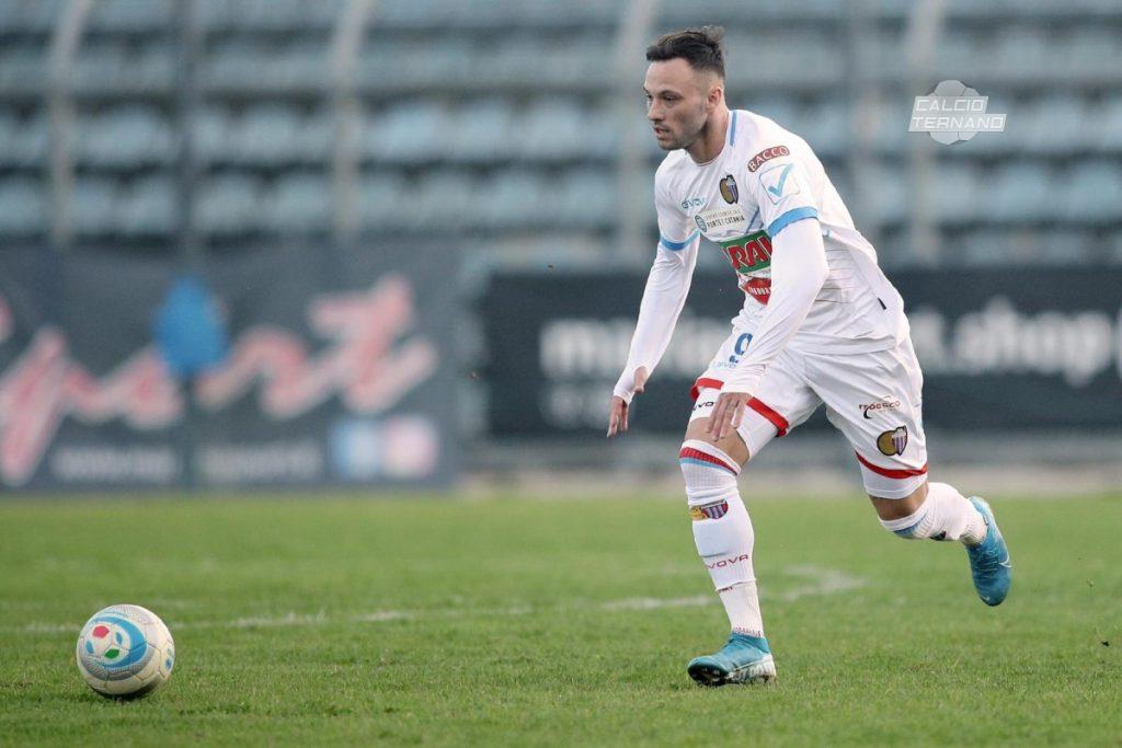 Matteo Di Piazzia in azione con il Catania