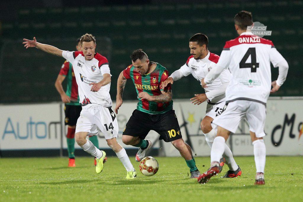 vantaggiato in azione durante ternana-foggia