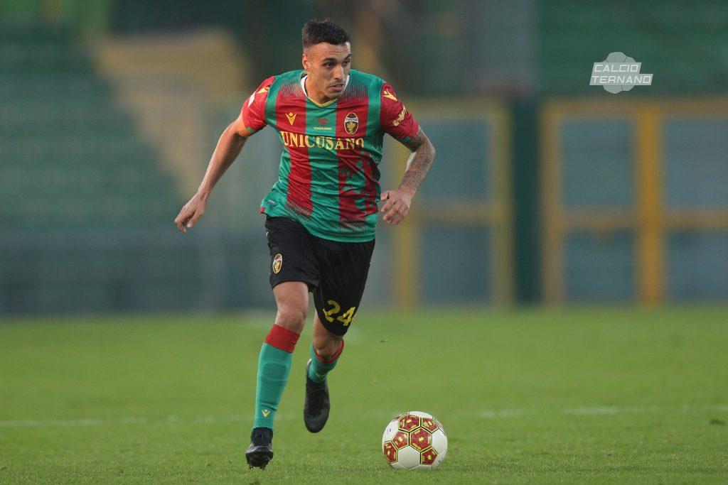 diego peralta in azione della Ternana
