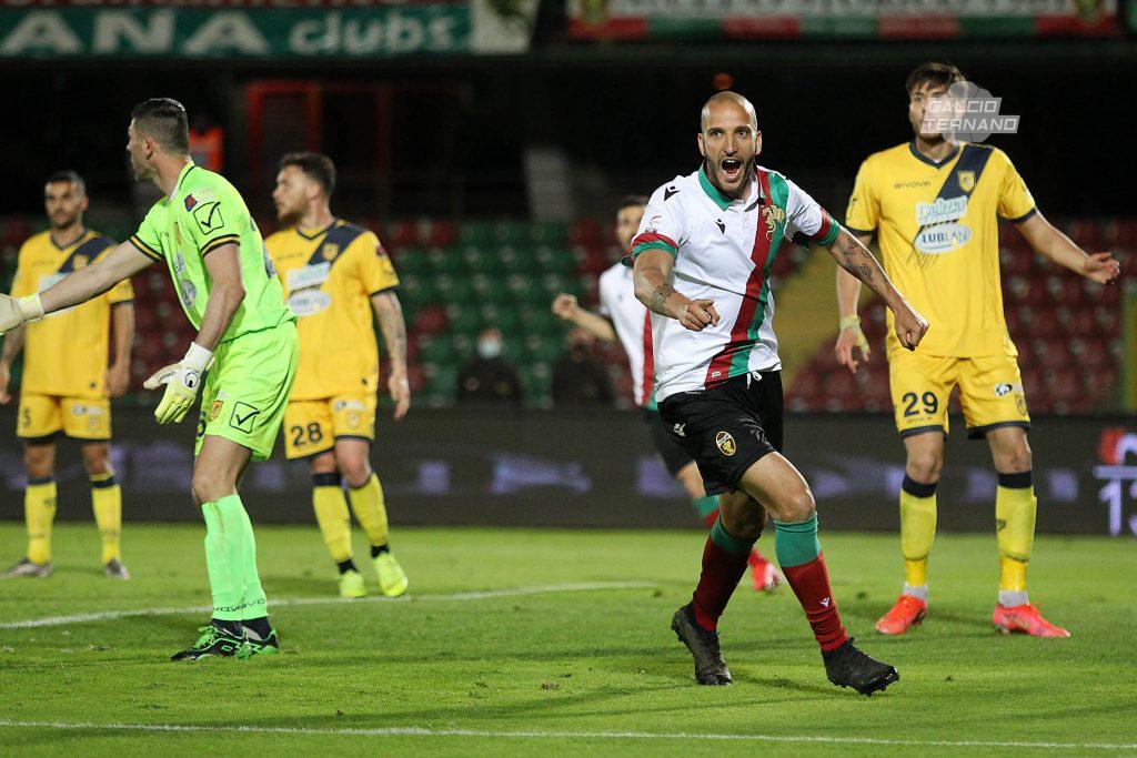 Emanuele Suagher con la maglia della Ternana