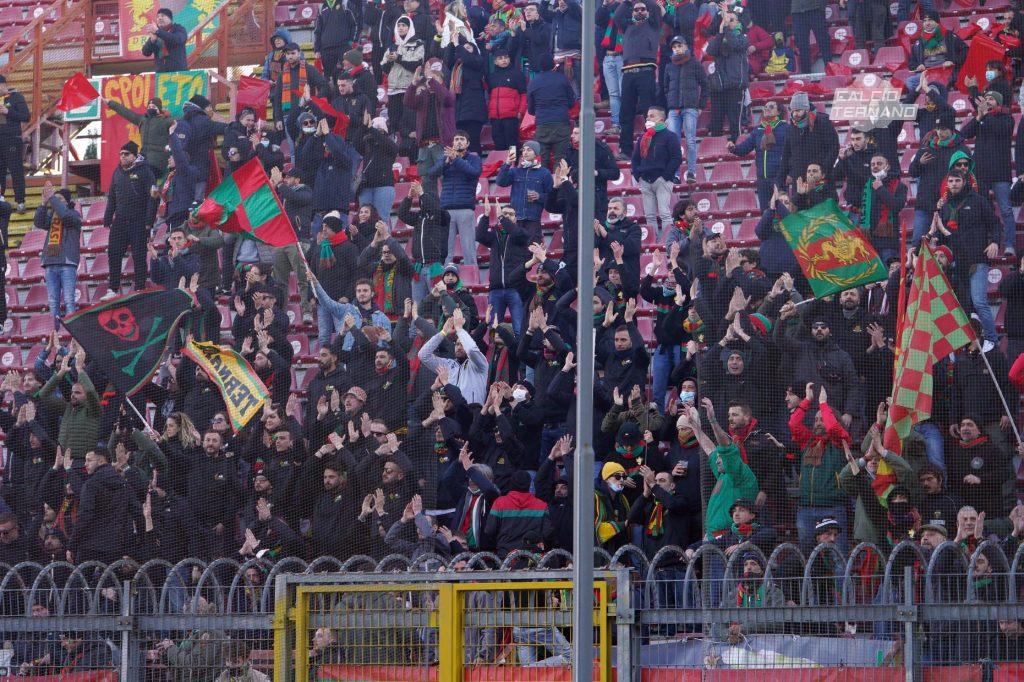 La curva rossoverde in Perugia-Ternana