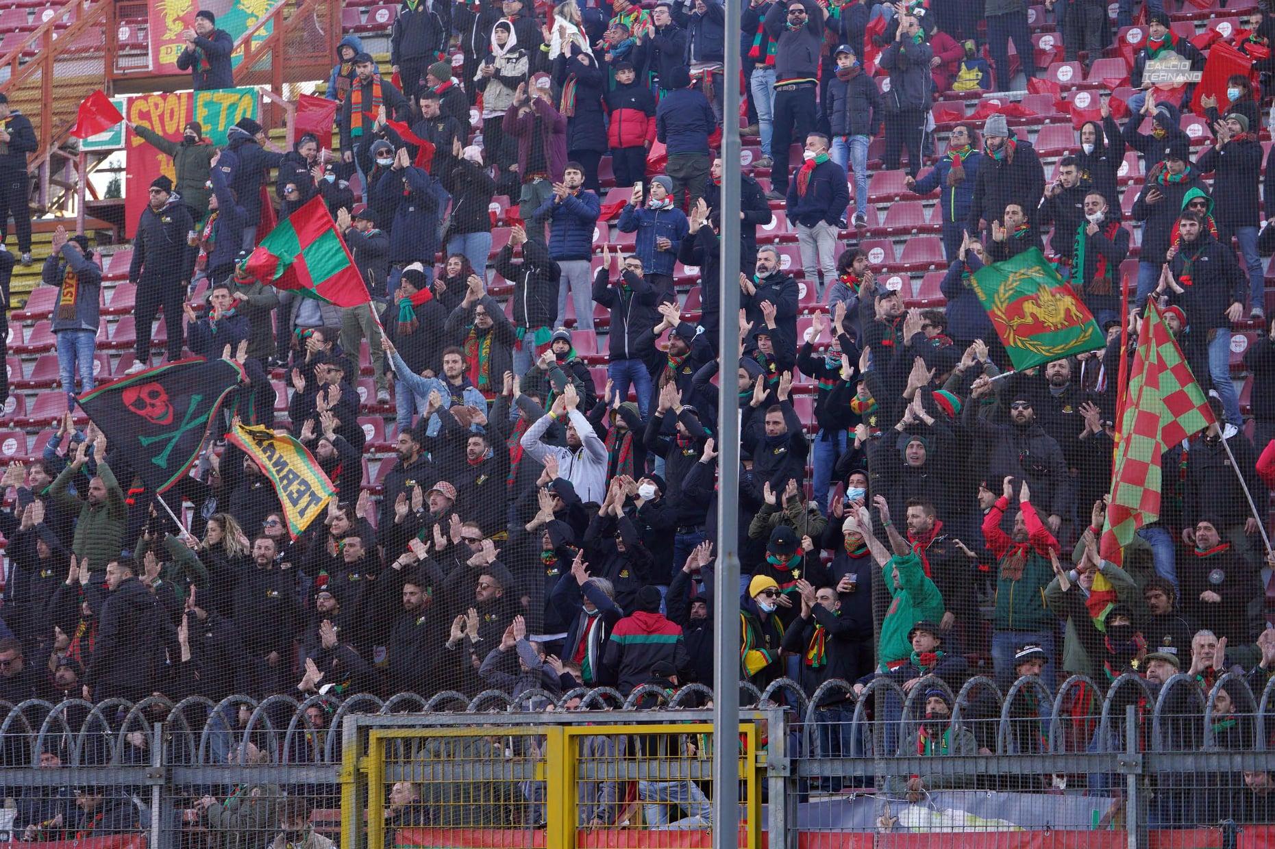 La curva rossoverde in Perugia-Ternana - foto Luca Pagliaricci La curva rossoverde in Perugia-Ternana
