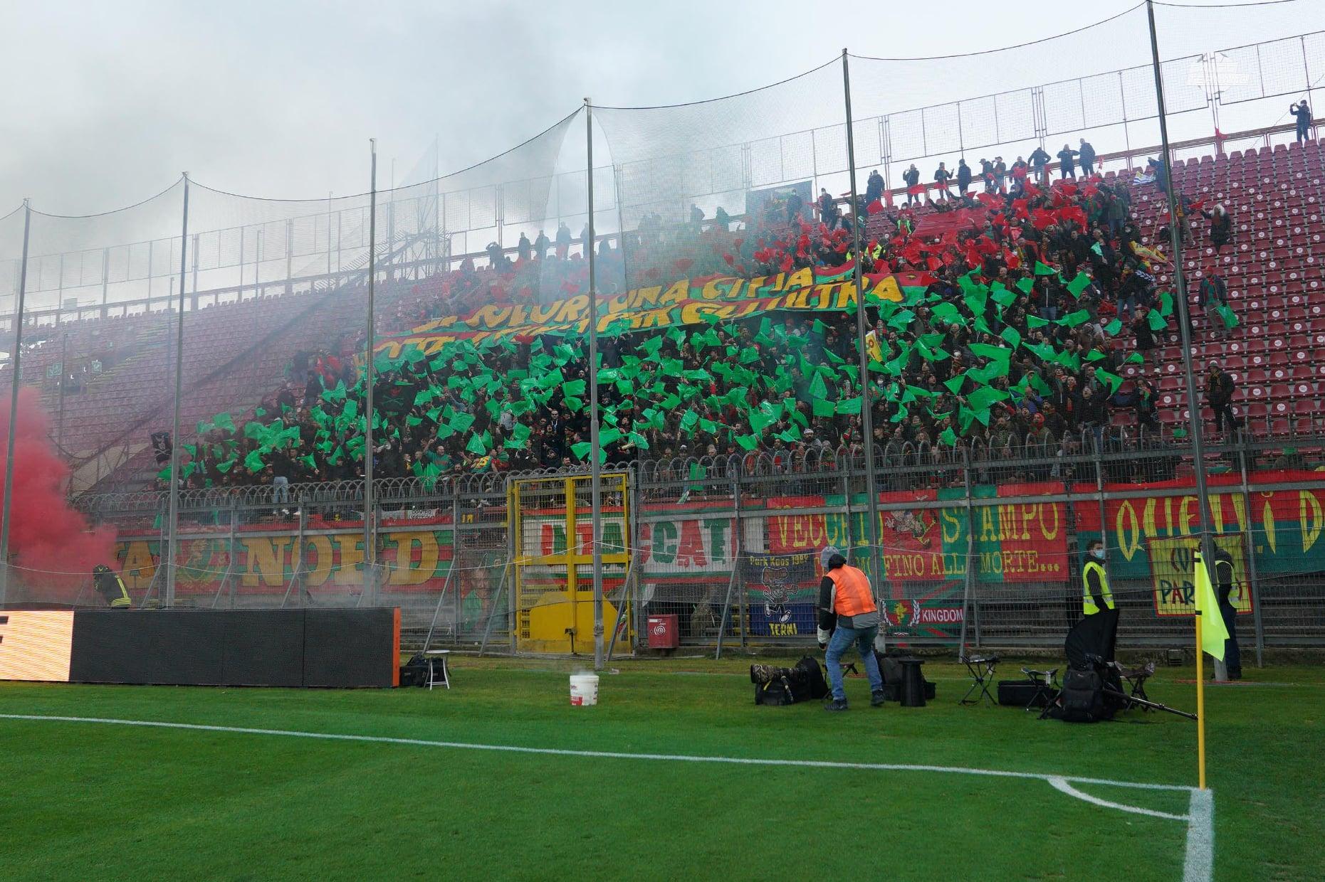 La curva rossoverde in Perugia-Ternana - foto Luca Pagliaricci La curva rossoverde in Perugia-Ternana