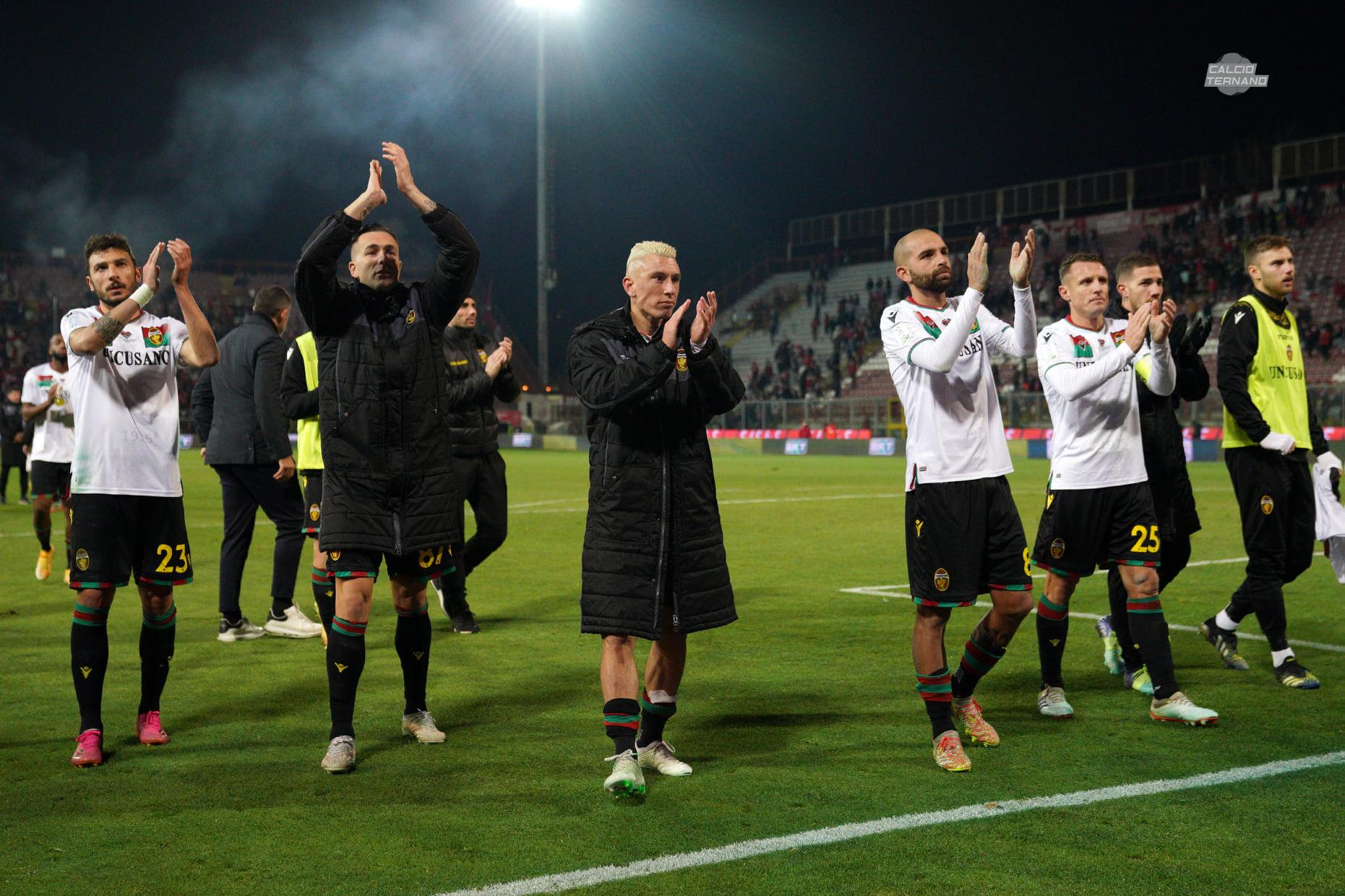 Perugia-Ternana applausi alla Curva - foto Luca Pagliaricci Perugia-Ternana applausi alla Curva