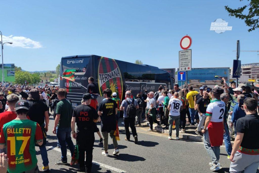 tifosi ternana perugia derby pullman squadra