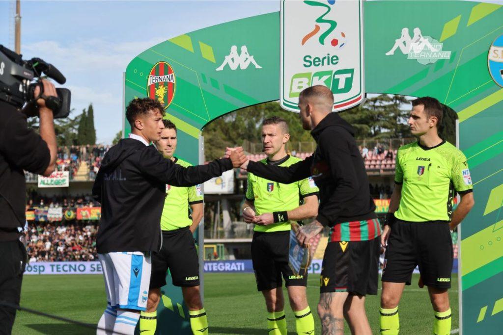 Ternana-Spal ingresso in campo