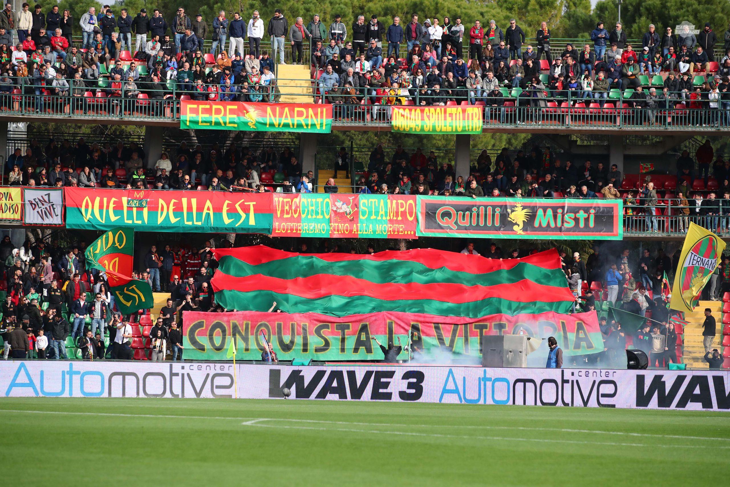 Ternana-Bari Curva Est foto Luca Marchetti Ternana-Bari Curva Est foto Luca Marchetti