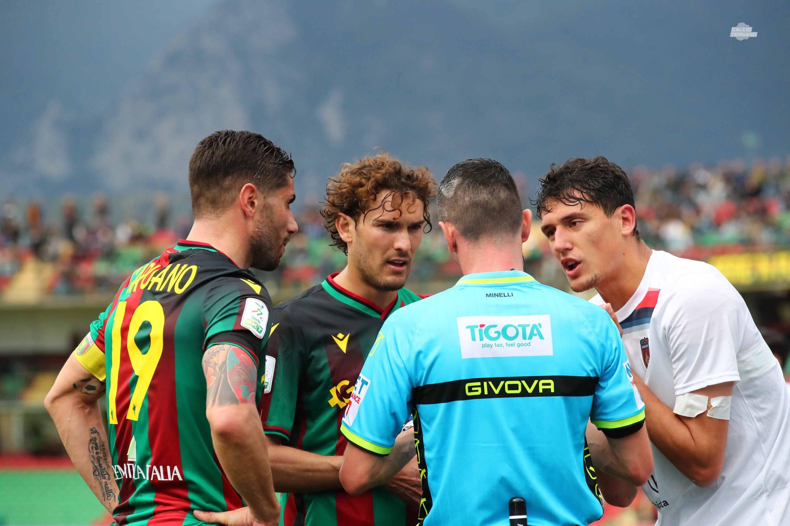 Ternana-Cosenza Capuano e Luperini - foto Luca Marchetti Ternana-Cosenza Capuano e Luperini - foto Luca Marchetti