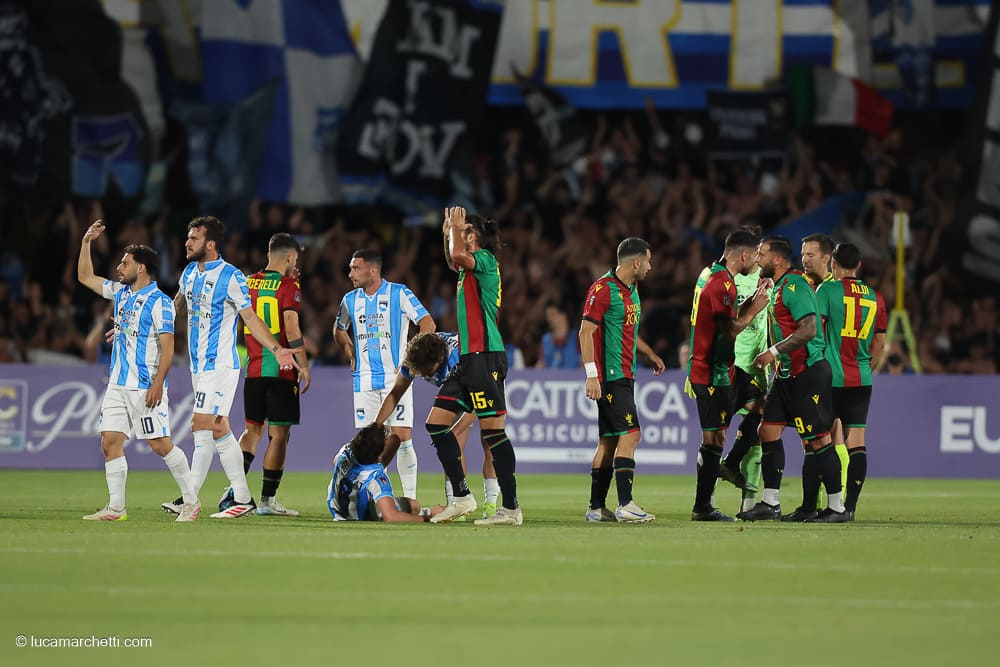 Ternana-Pescara espulsione Vallocchia